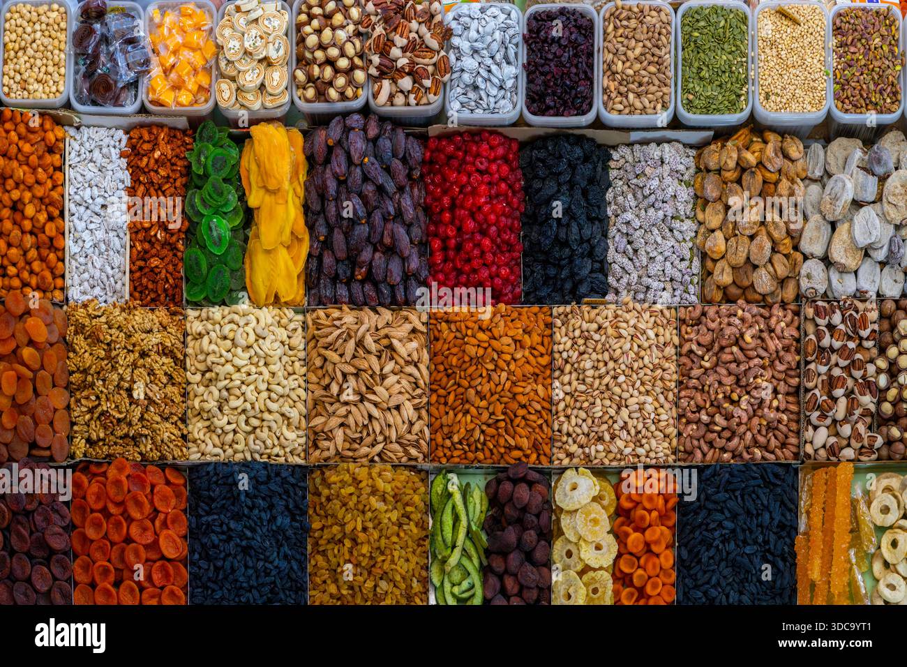 Esposizione di diversi tipi di frutta secca in Kazakistan Foto Stock