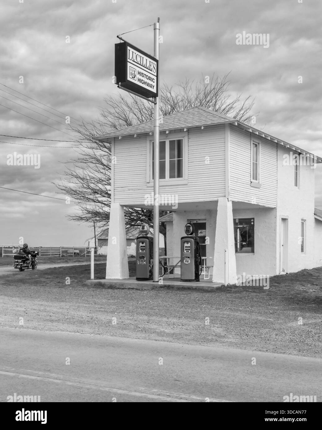 Sulla ROUTE 66, Original Lucille's Roadhouse, pompe a gas Conoco vintage, Amarillo, Texas. Registro nazionale dei luoghi storici Foto Stock