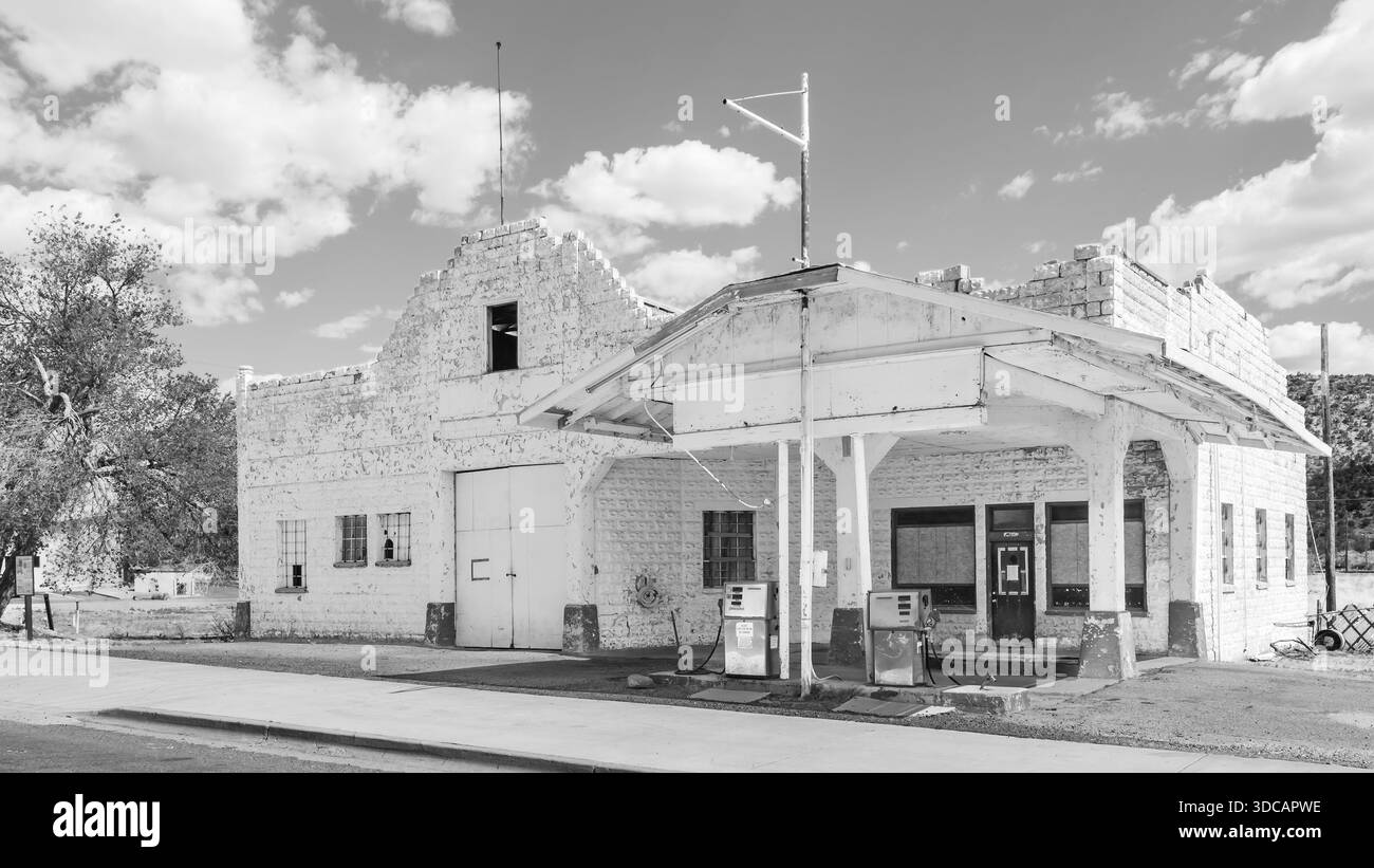 Sulla ROUTE 66, storica stazione di servizio Osterman, Peach Springs, Arizona. Registro nazionale dei luoghi storici Foto Stock