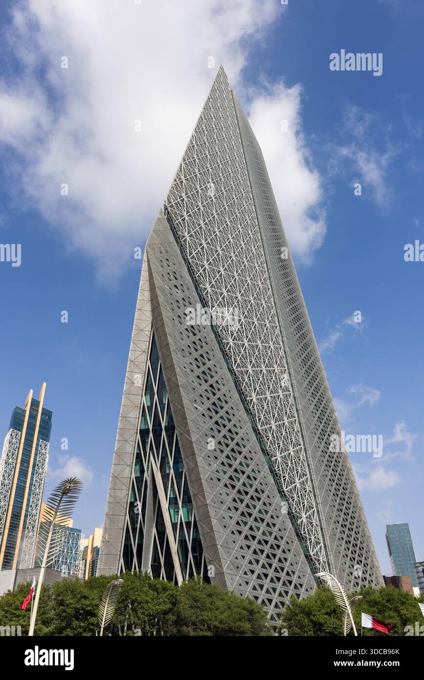 L'al Mana Tower, noto anche come Burj al Mana, è un grattacielo ad uso misto situato a West Bay, Doha, Qatar Foto Stock