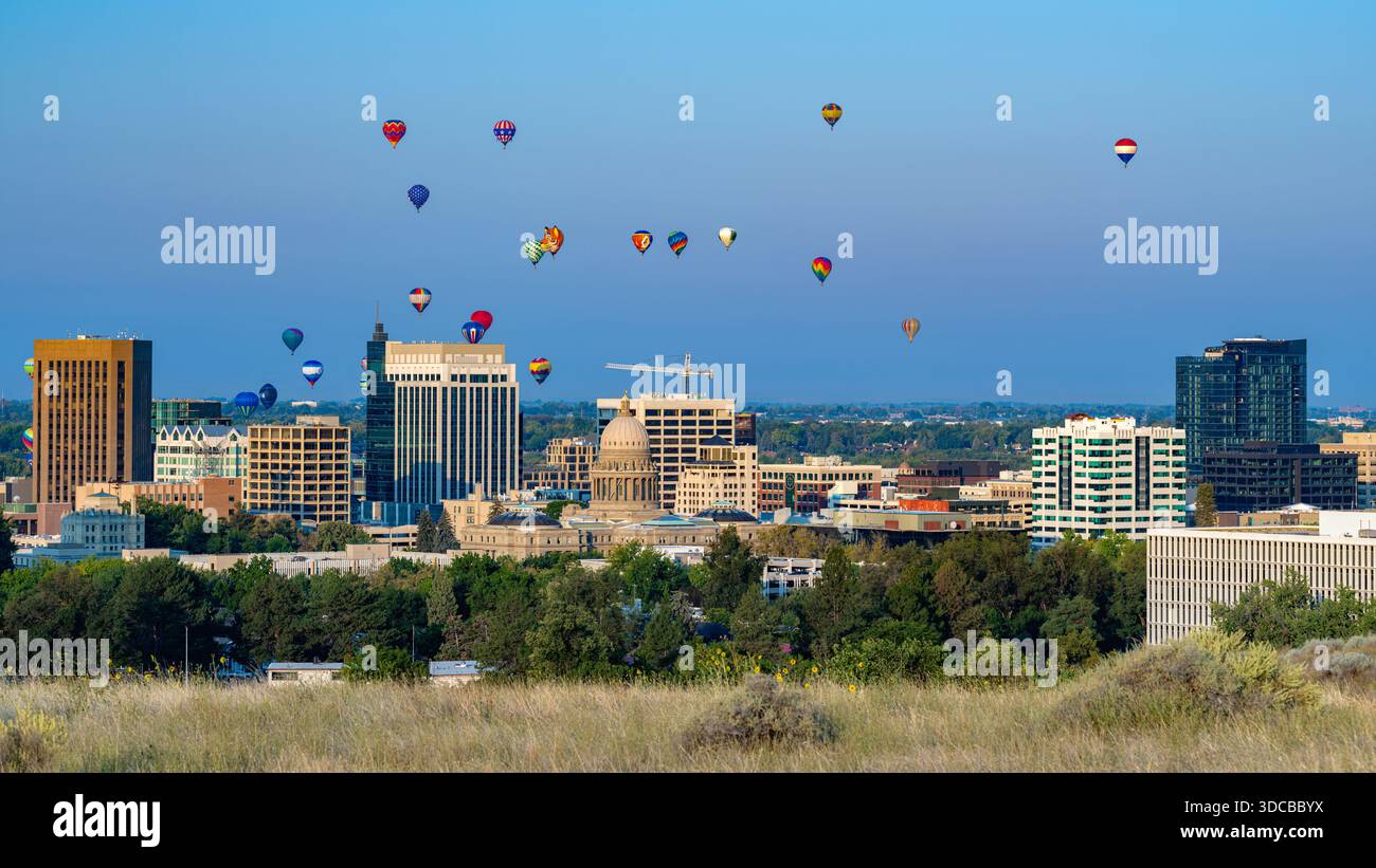 Skyline di Boise City con palloncini lanciati sopra Foto Stock