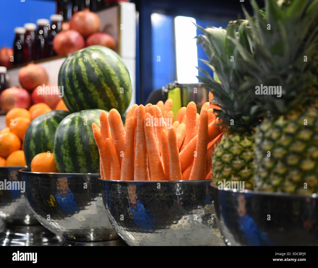 La frutta e la verdura in stallo Foto Stock