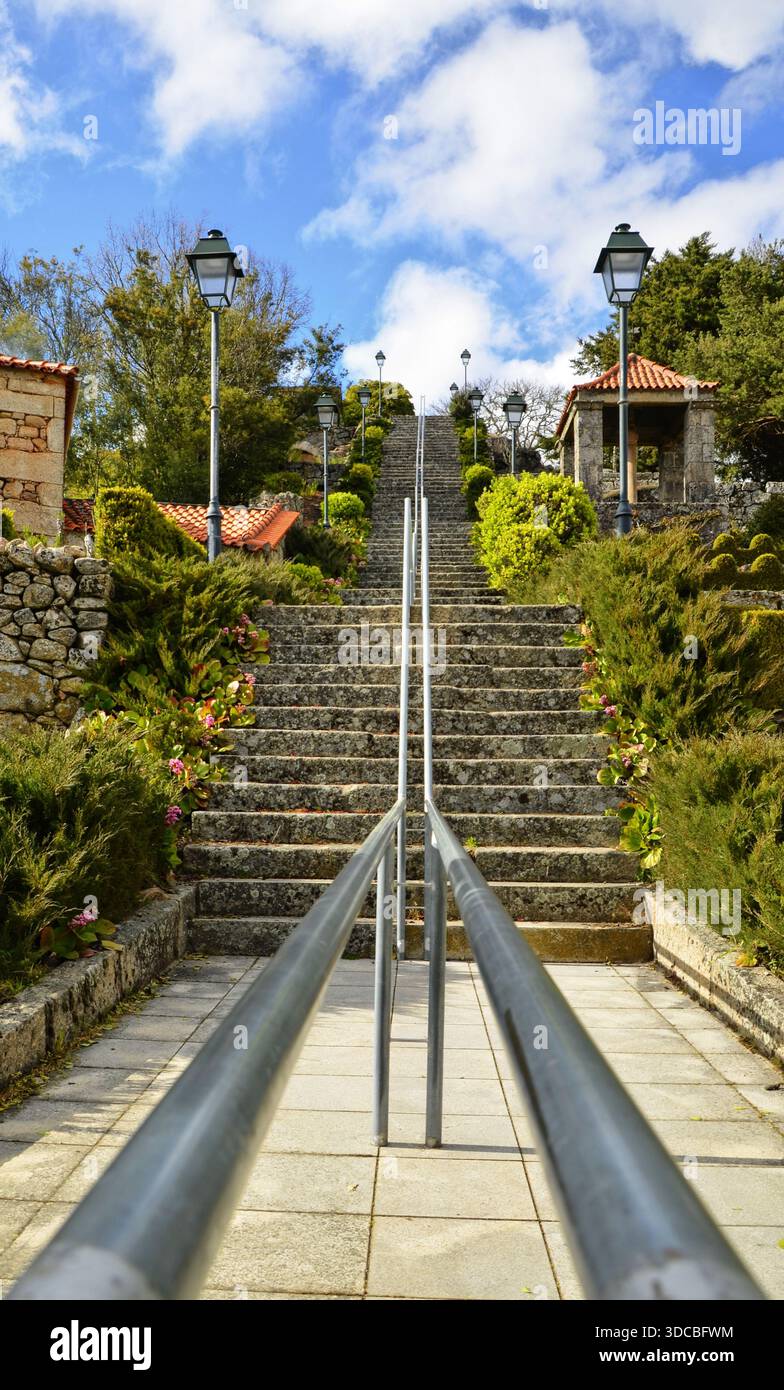 A pochi passi dal castello di Sernancelhe, Portogallo Foto Stock