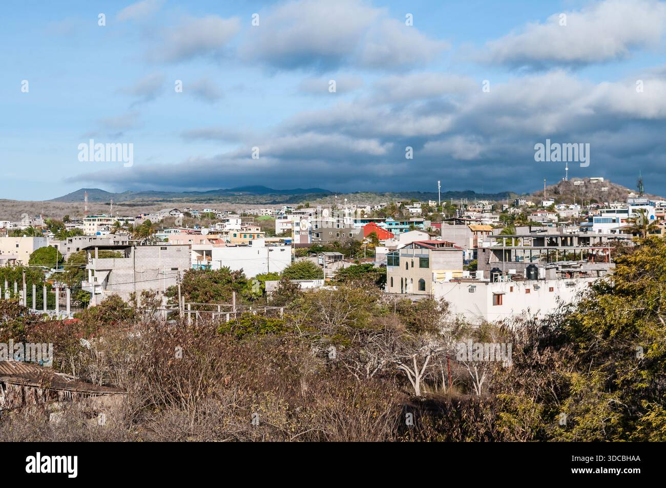 Città ​​overview, Puerto Baquerizo Moreno, Isola di San Cristóbal, Isole Galapagos, Ecuador Foto Stock