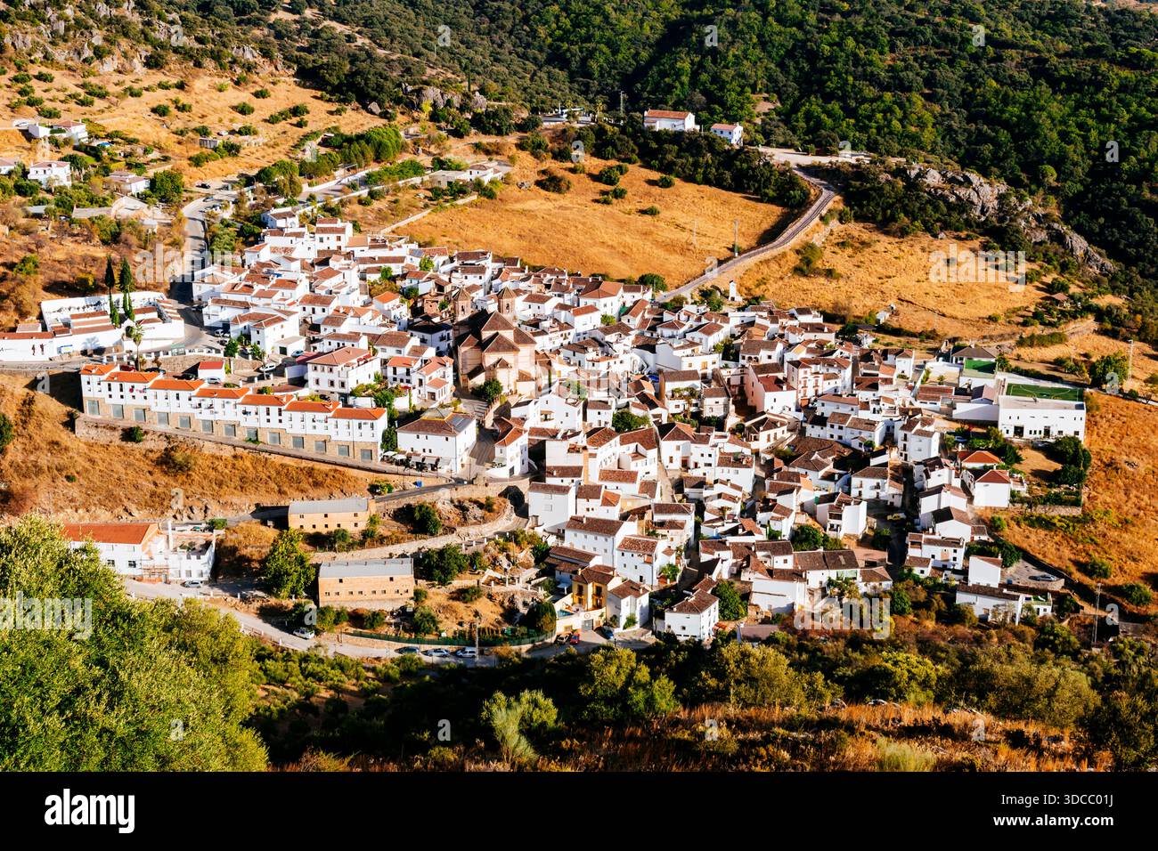 Alpandeire è un villaggio bianco spagnolo situato nella zona di Ronda. Alpandeire, Sierra de Ronda, Málaga, Andalucía, Spagna, Europa Foto Stock
