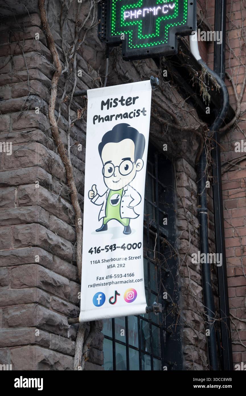 Banner farmacista Mister in Sherbourne Street nel centro di Toronto, Ontario, Canada Foto Stock