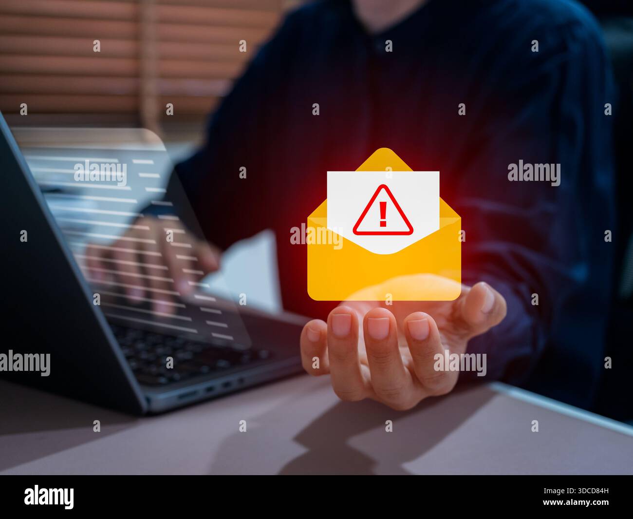 Concetto di controllo e-mail di truffa che mostra un messaggio di avviso da posta sospetta. Soluzione di sicurezza informatica per rilevare phishing, frodi, virus, malware e spam Foto Stock