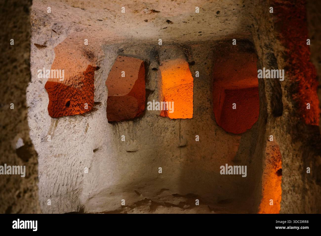 NEVSEHIR, TURKIYE - 09 AGOSTO 2025: Città sotterranea di Kaymakli nella città di Kaymakli Foto Stock