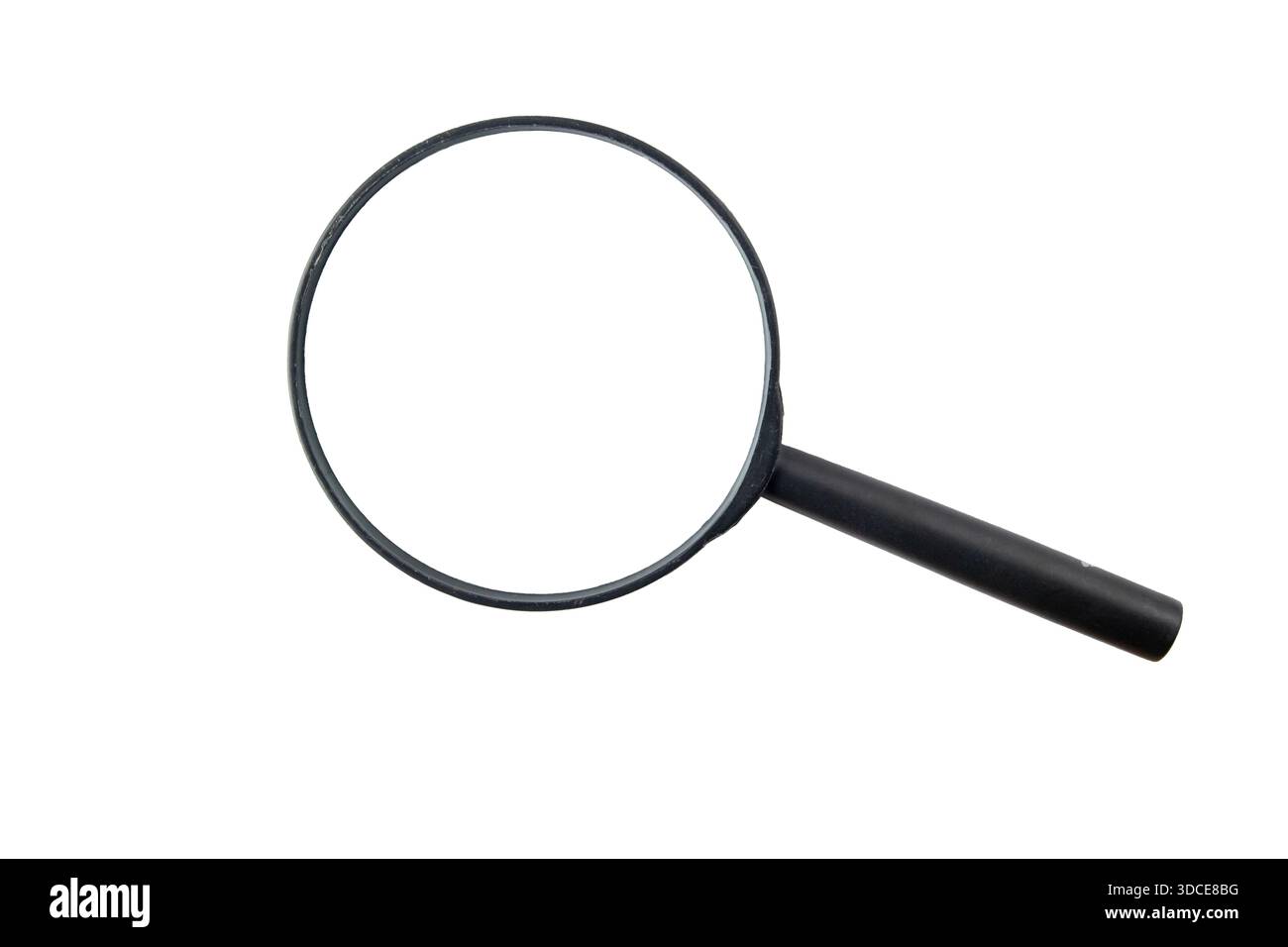 Lente d'ingrandimento in plastica nera isolata su sfondo bianco. Semplice strumento ottico per l'ispezione, la lettura, la ricerca e i concetti didattici. Foto Stock