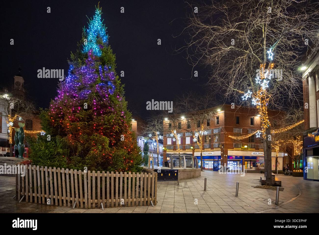 Luci di strada di Natale. Centro di Warrington. Foto Stock