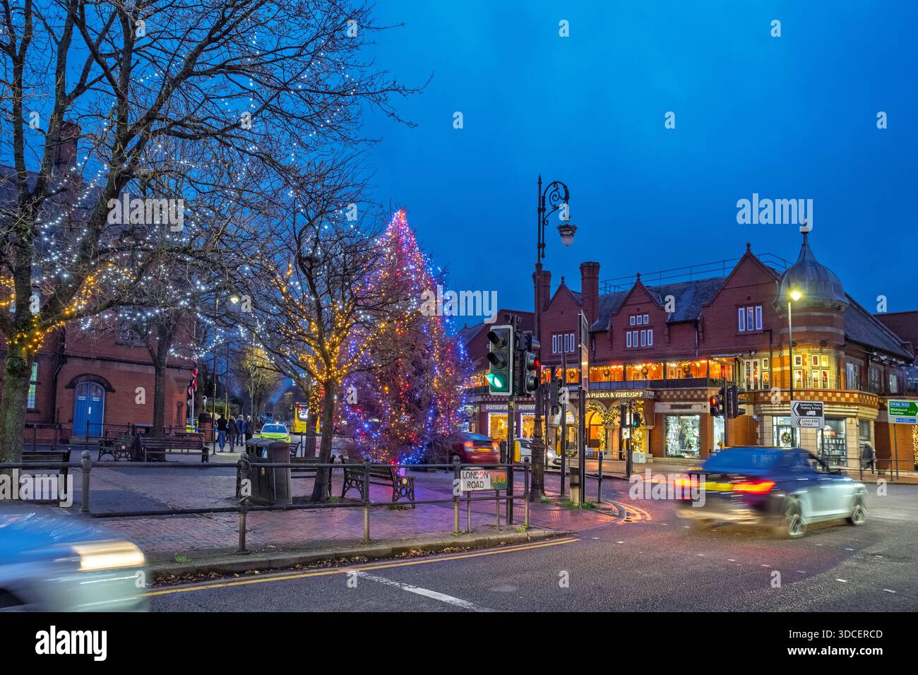 Luci di strada natalizie di Stockton Heath. Foto Stock