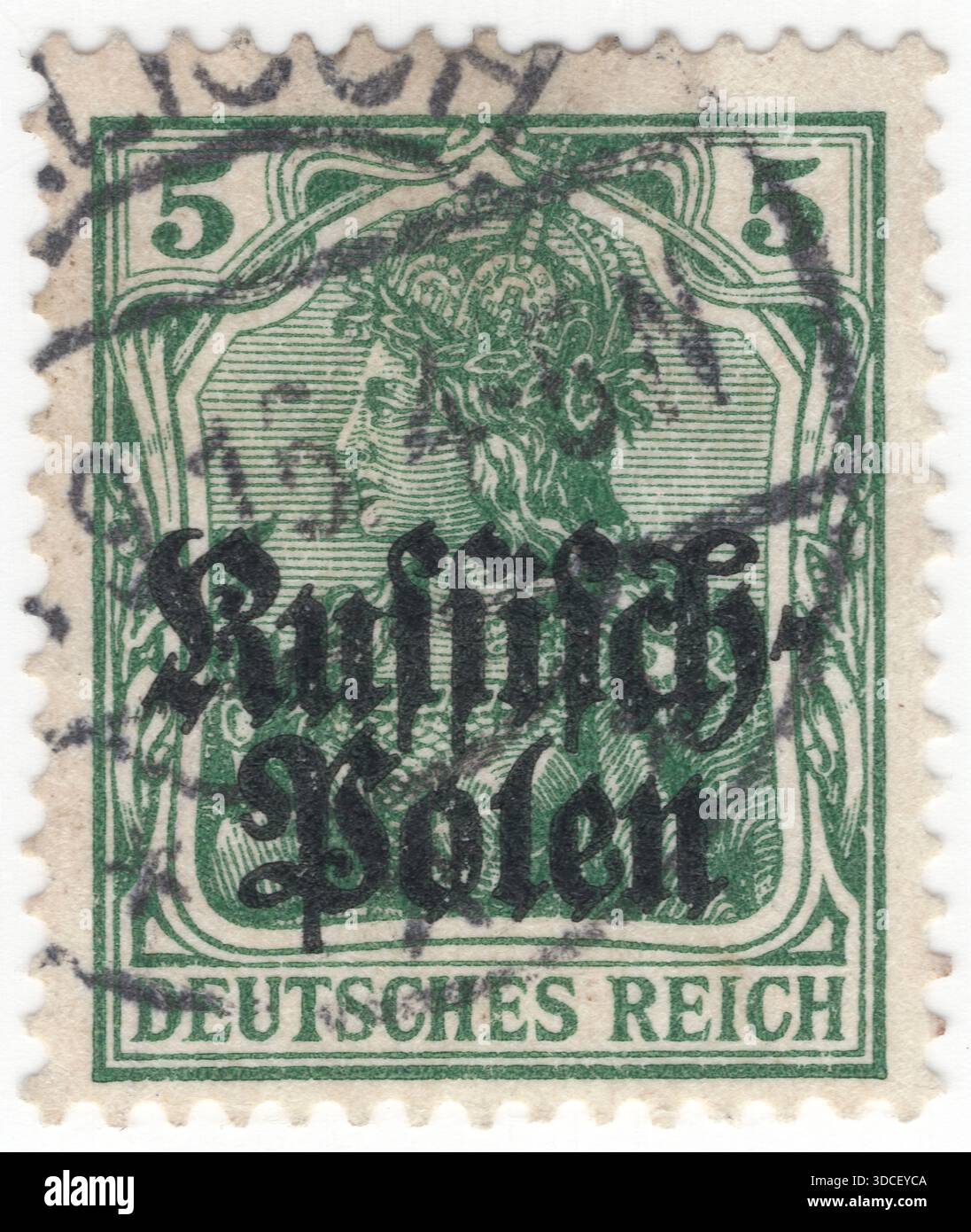 POLONIA — 1915 maggio 12: Francobollo verde da 5 pfennig raffigurante la Germania. Rilasciato durante l'occupazione tedesca della Polonia nella prima guerra mondiale, edizione generale 1905 "Germania" sovrastampato "Russisch-Polen". La Germania è la personificazione della nazione tedesca o dei tedeschi nel loro complesso. Come personificazione, è di solito raffigurata come una donna forte con lunghi, fluenti, capelli biondi rossiccio e in armatura. Spesso brandisce una Reichsschwert (spada imperiale) e porta uno scudo in stile medievale, che a volte presenta un'aquila nera su un campo d'oro Foto Stock
