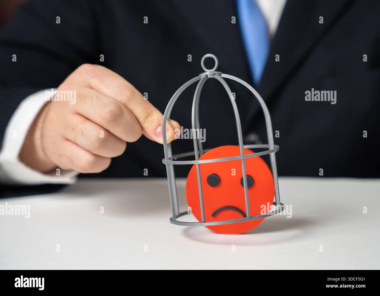 Identificare i fattori scatenanti e le cause del cattivo umore. Arrestare la demoralizzazione. Gestione dello stress, prevenzione precoce del burnout, ambiente di supporto. Mantenere lo psicopatico Foto Stock