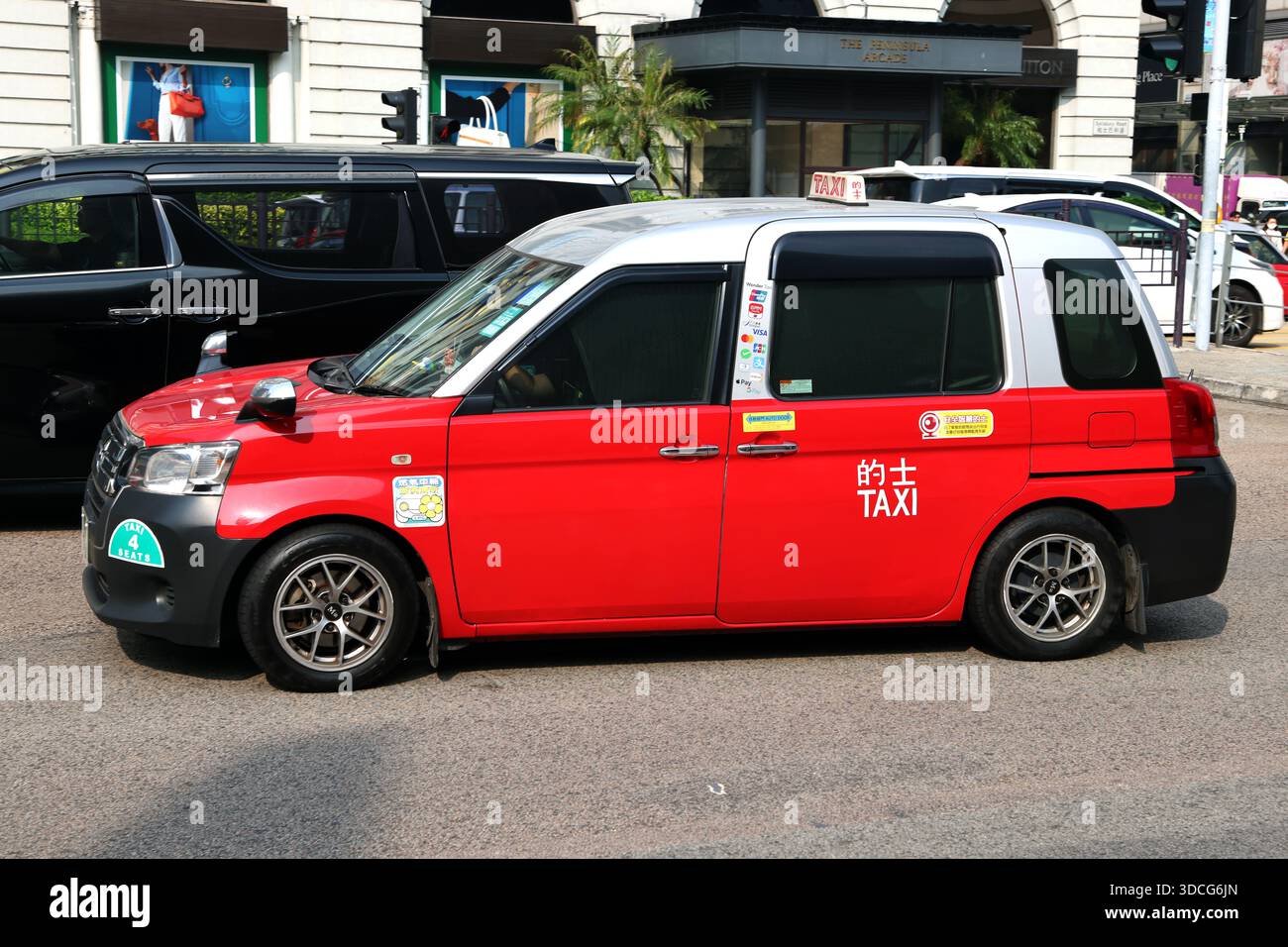 Nuovo taxi rosso di Hong Kong di stile moderno a Hong Kong, Cina Foto Stock