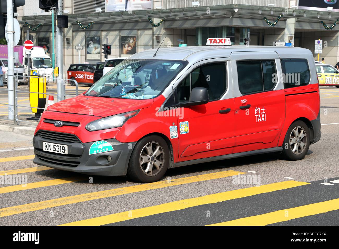Nuovo taxi rosso di Hong Kong di stile moderno a Hong Kong, Cina Foto Stock
