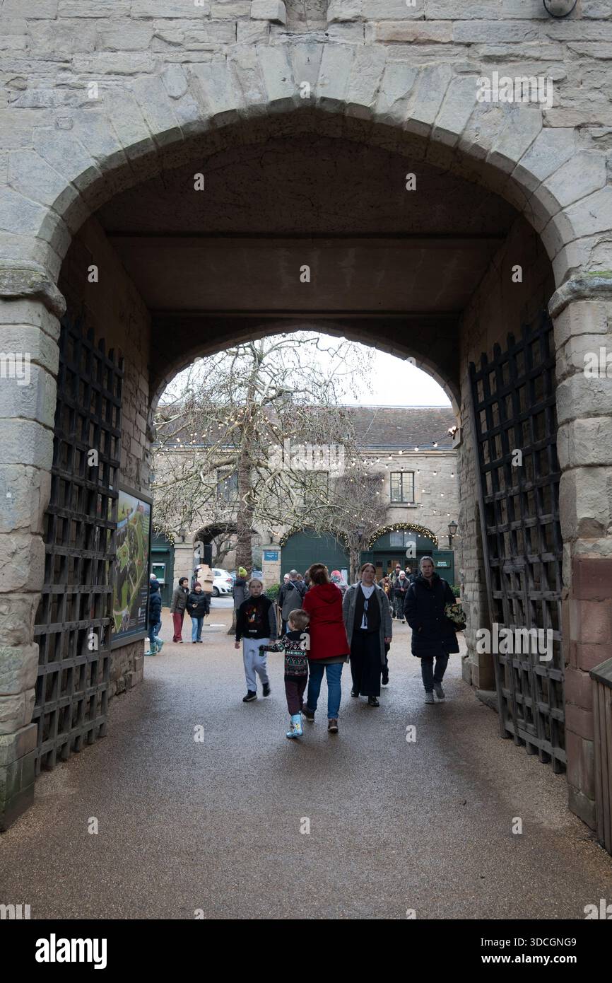 Ingresso al cortile di Warwick mCastle, Warwickshire, Regno Unito Foto Stock