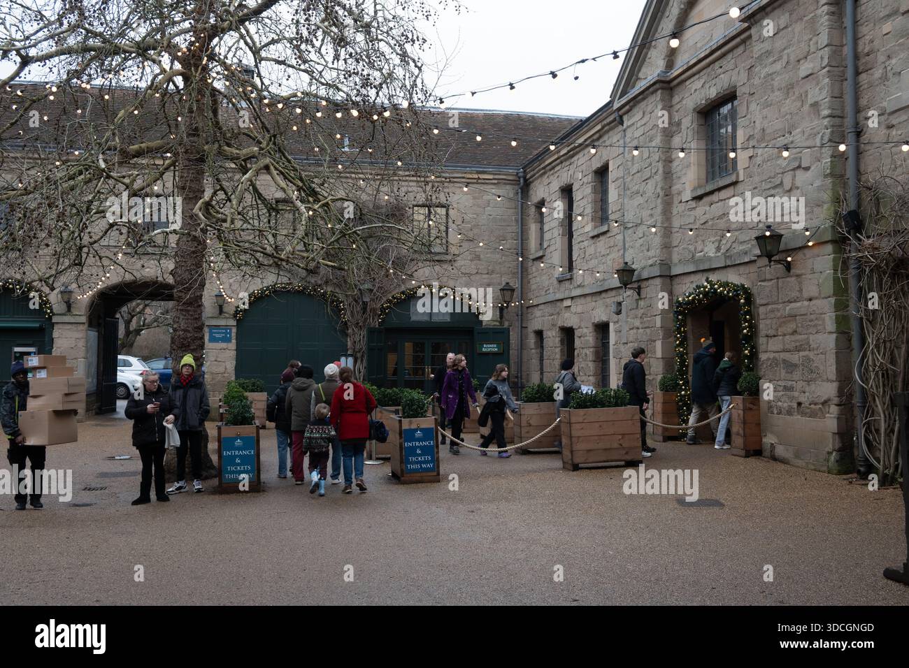 Il cortile del castello di Warwick a Natale, Warwickshire, Regno Unito Foto Stock