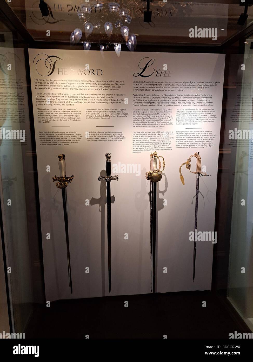 La spada è esposta all'Assemblea legislativa dell'Ontario sul Queen's Park Crescent nel centro di Toronto, Ontario, Canada Foto Stock