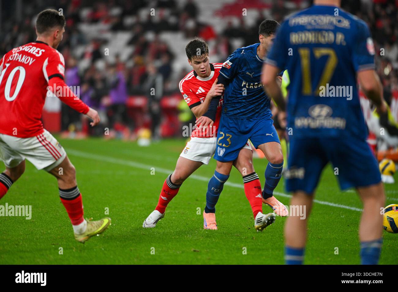 Lisbona, Portogallo. 22 dicembre 2025. Barrenechea centrocampista della SL Benfica in azione durante la Benfica contro Famalicao per la Liga portoghese all'Estadio da Luz di Lisbona. Crediti: Ricardo Rocha / Alamy Live News Foto Stock