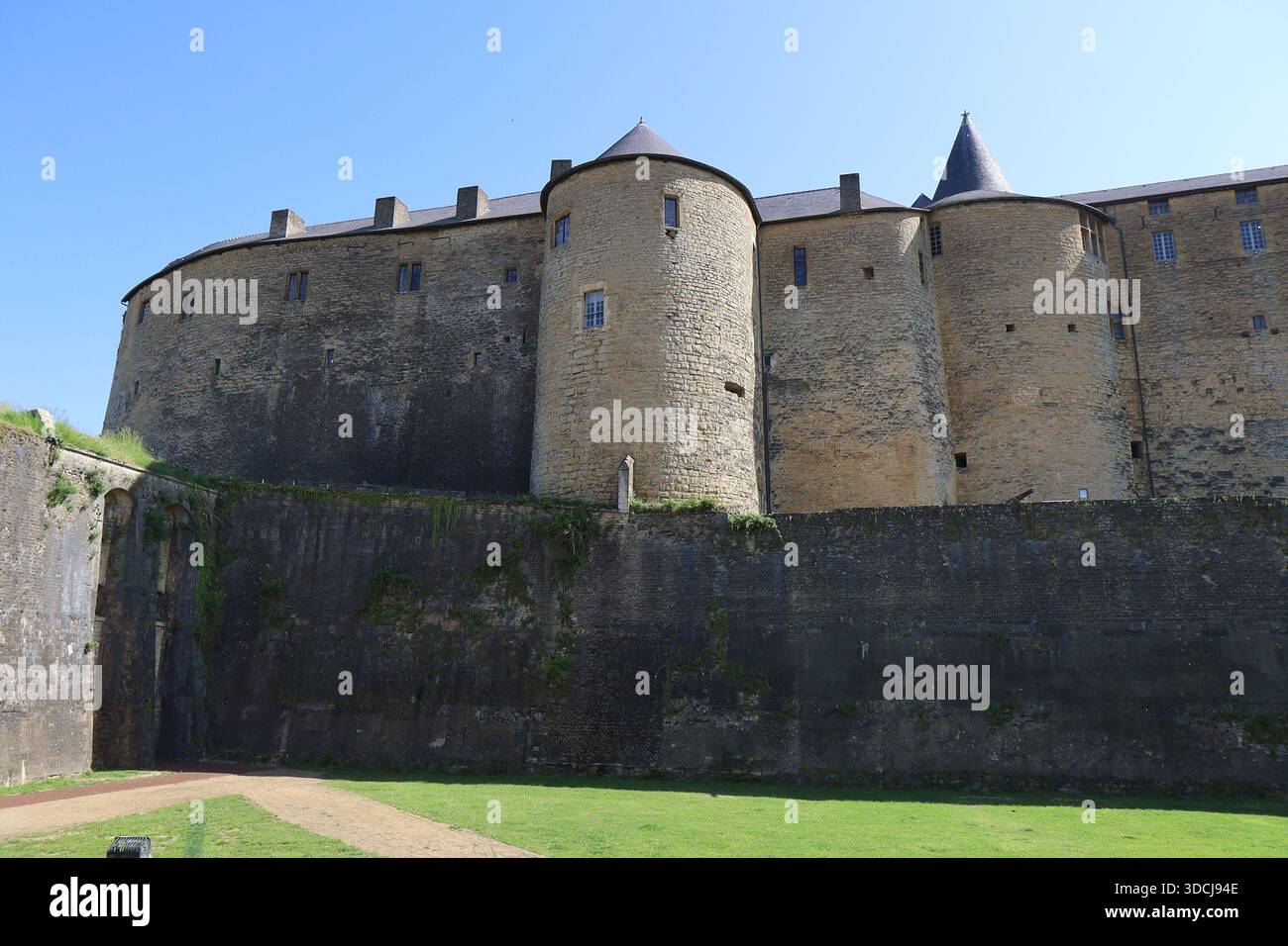 Château Fort médiéval, vue de l'extérieur, ville de Sedan, département des Ardennes, Francia Foto Stock