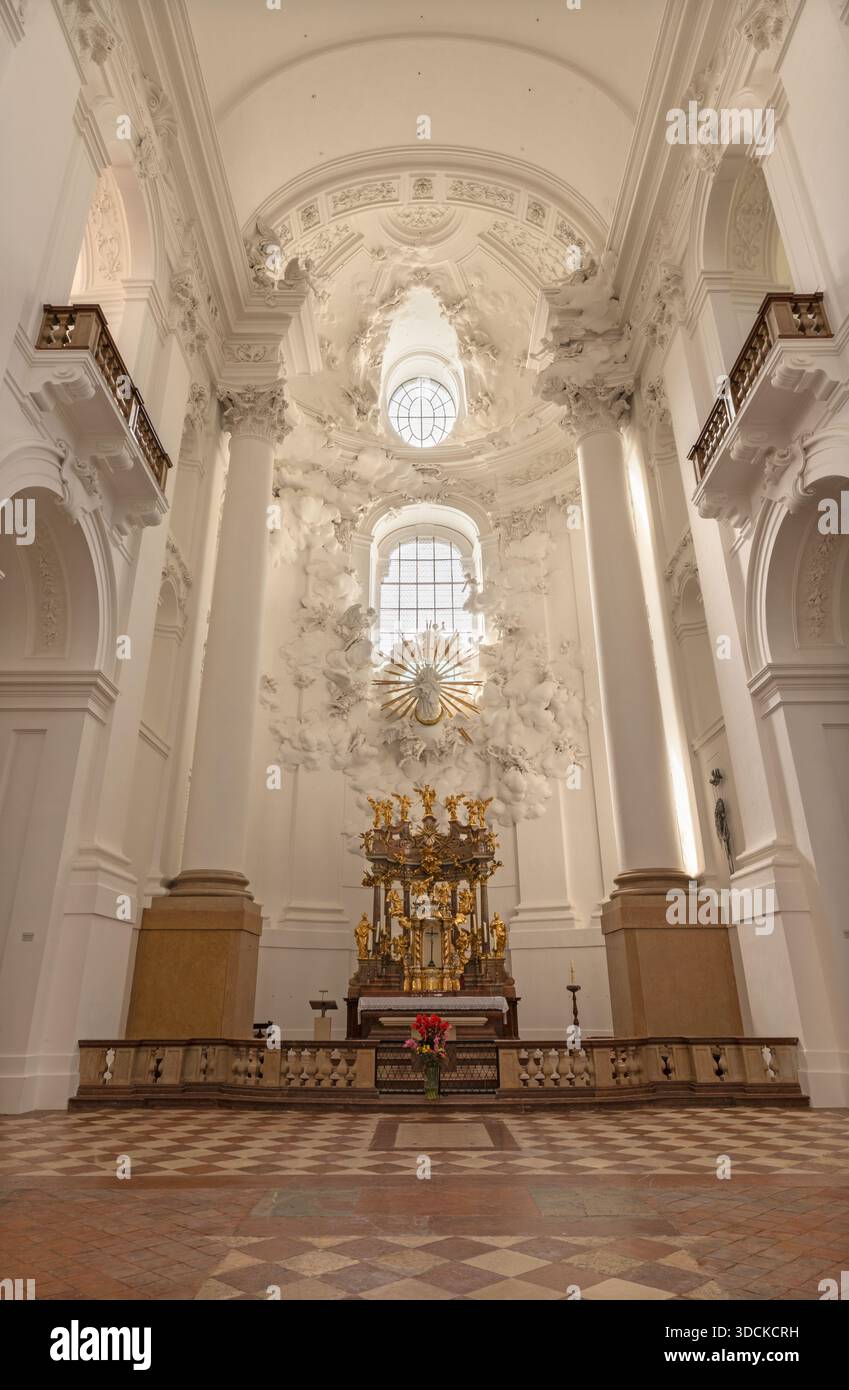 SALISBURGO, AUSTIRA - 8 SETTEMBRE 2025: Il presbitero della chiesa Kollegienkirche Foto Stock