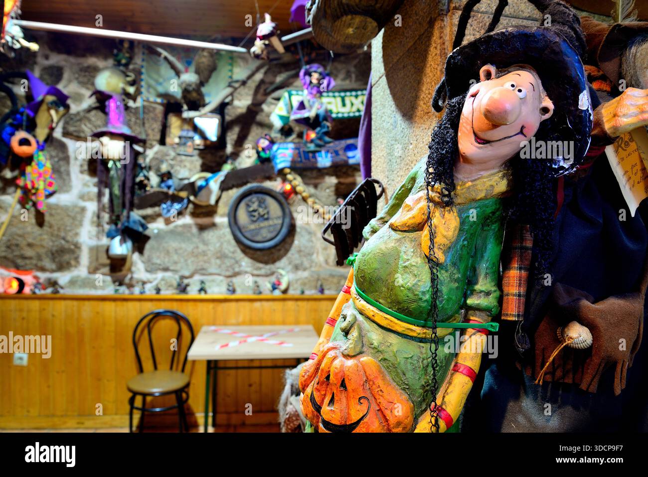 Interno di un bar a Fragoselo, Coruxo, Vigo, Pontevedra, Galizia, Spagna Foto Stock