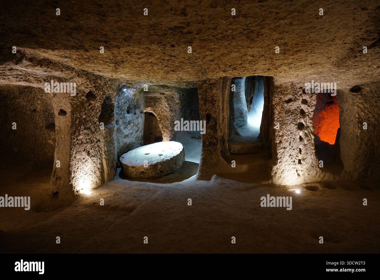 NEVSEHIR, TURKIYE - 09 AGOSTO 2025: Città sotterranea di Kaymakli nella città di Kaymakli Foto Stock