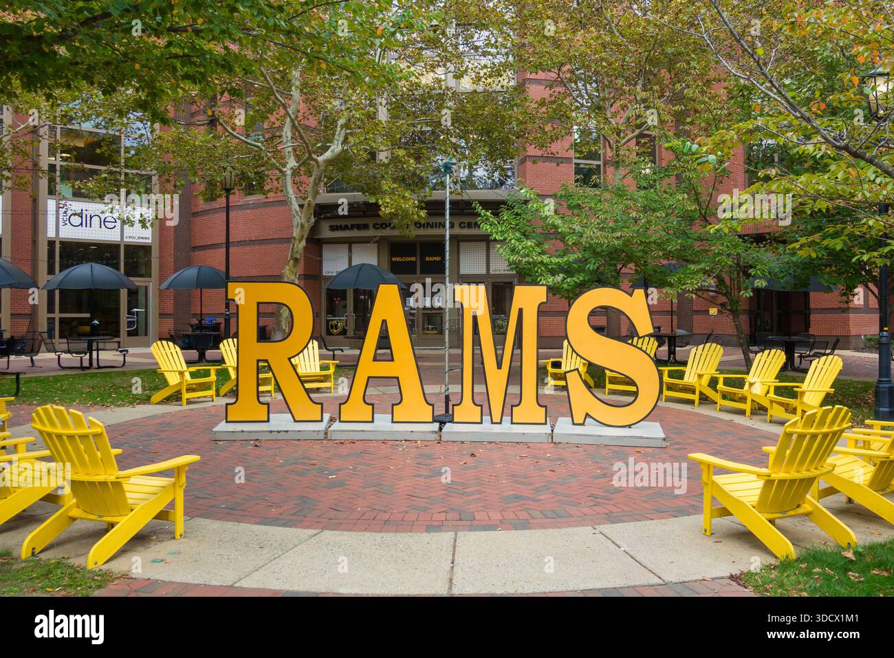Richmond, Virginia, USA, 27 ottobre 2025: Logo Rams nel campus della Virginia Commonwealth University. Foto Stock