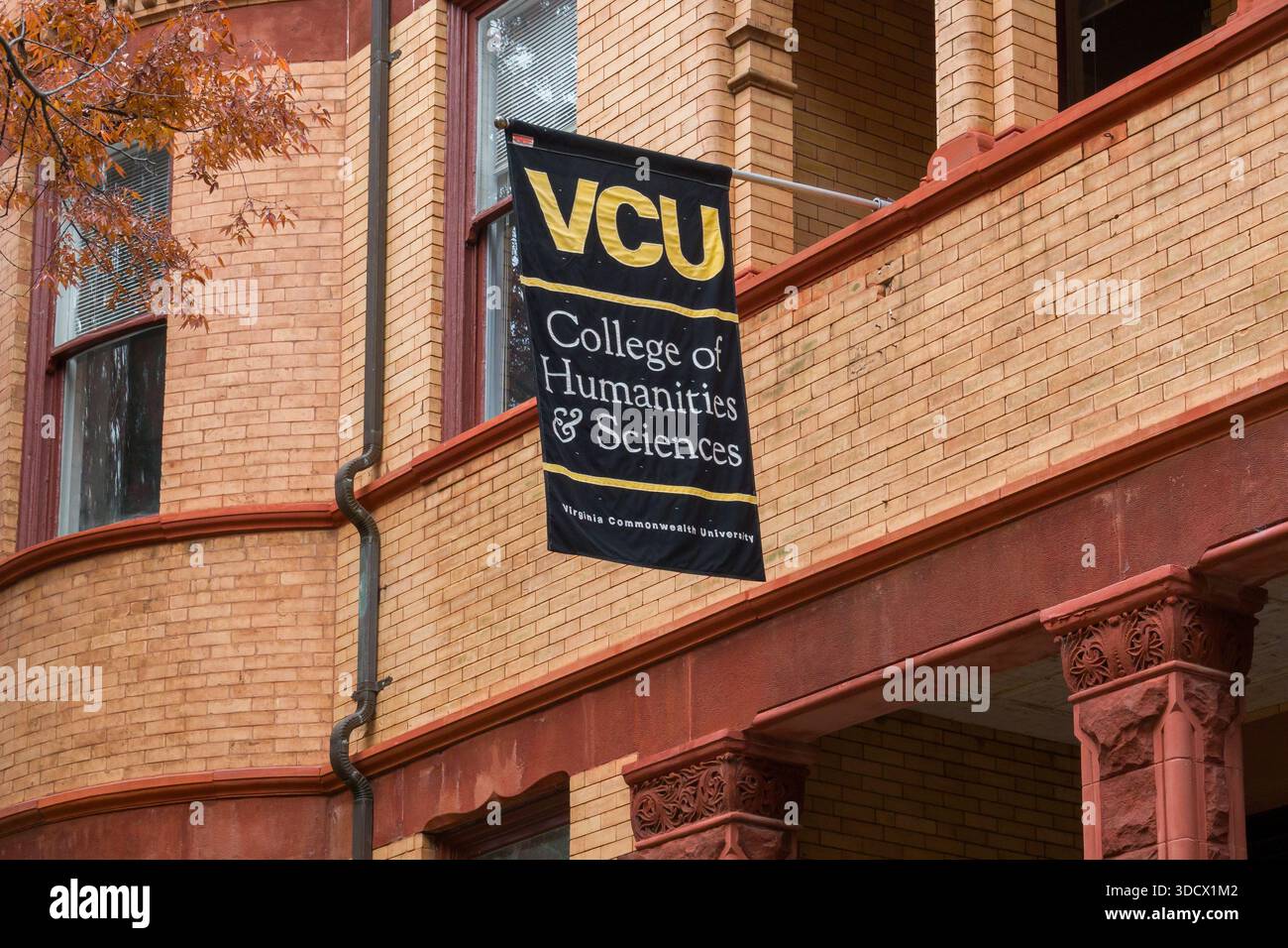 Richmond, Virginia, USA, 27 ottobre 2025: College of Humanities and Sciences nel campus della Virginia Commonwealth University. Foto Stock
