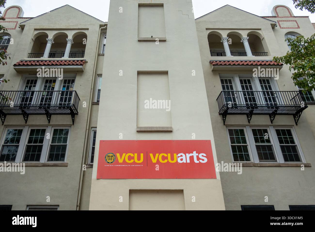 Richmond, Virginia, USA, 27 ottobre 2025: VCUarts Building nel campus della Virginia Commonwealth University. Foto Stock