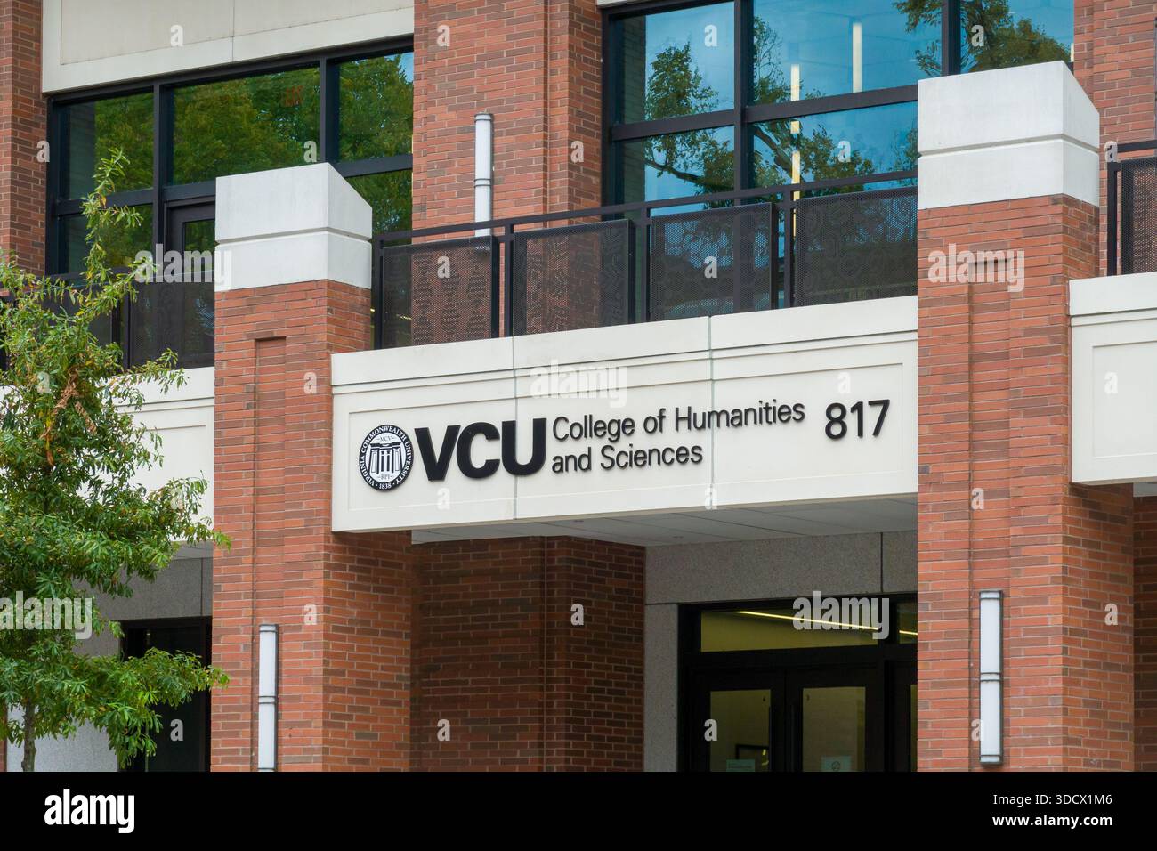 Richmond, Virginia, USA, 27 ottobre 2025: VCU College of Humanities and Sciences nel campus della Virginia Commonwealth University. Foto Stock