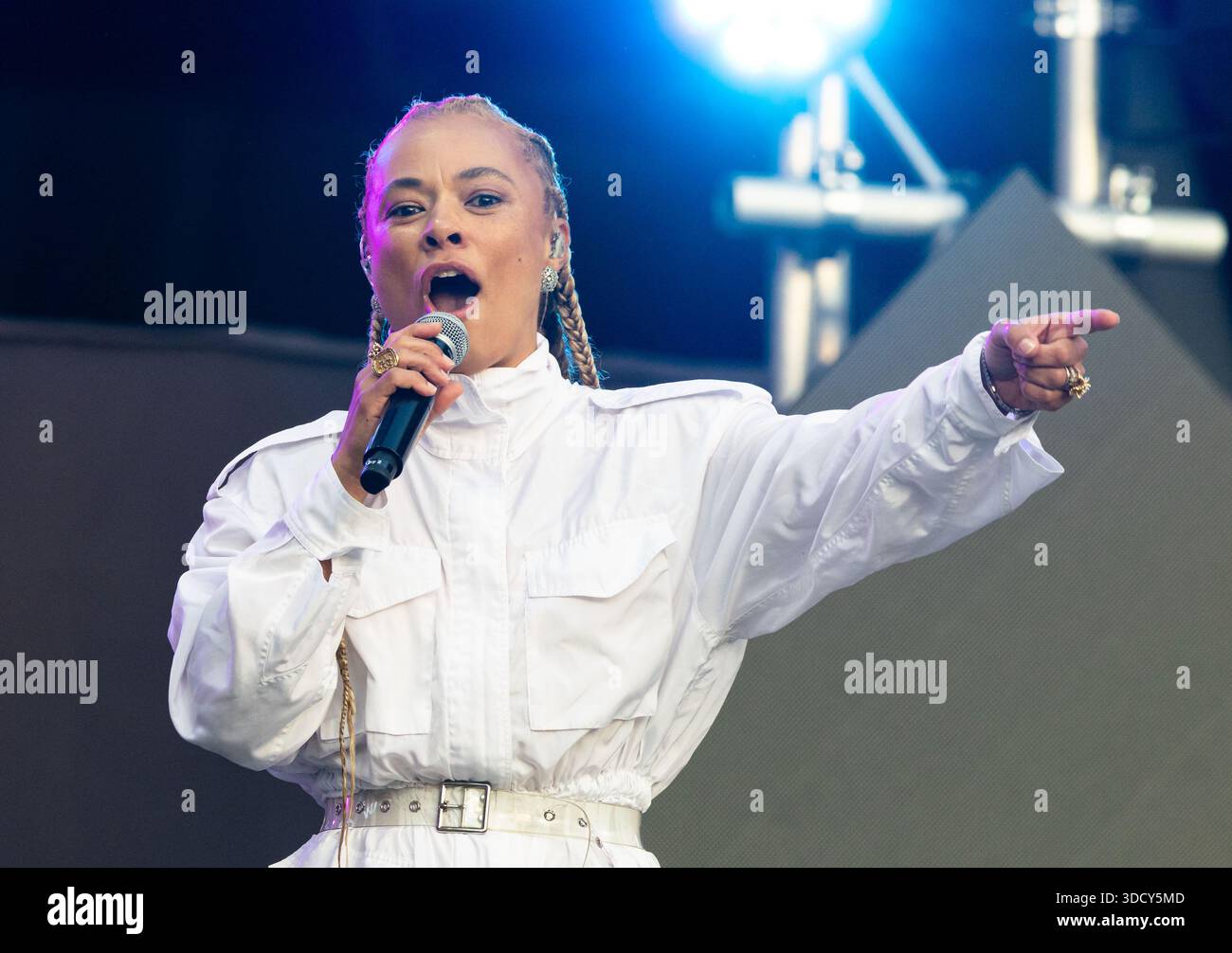 Sydney, NSW, Australia. 26 dicembre 2025. I Sainaky Sound System si esibiscono durante l'inning break della partita di Big Bash League tra Sydney Sixers e Melbourne Stars. (Credit Image: © Stephane Thomas/ZUMA Press Wire) SOLO PER USO EDITORIALE! Non per USO commerciale! Foto Stock
