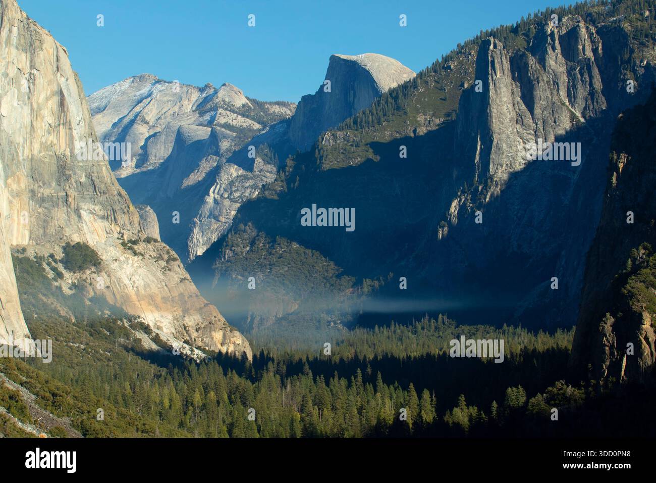 Tunnel View con ustione prescritta, Yosemite National Park, California Foto Stock