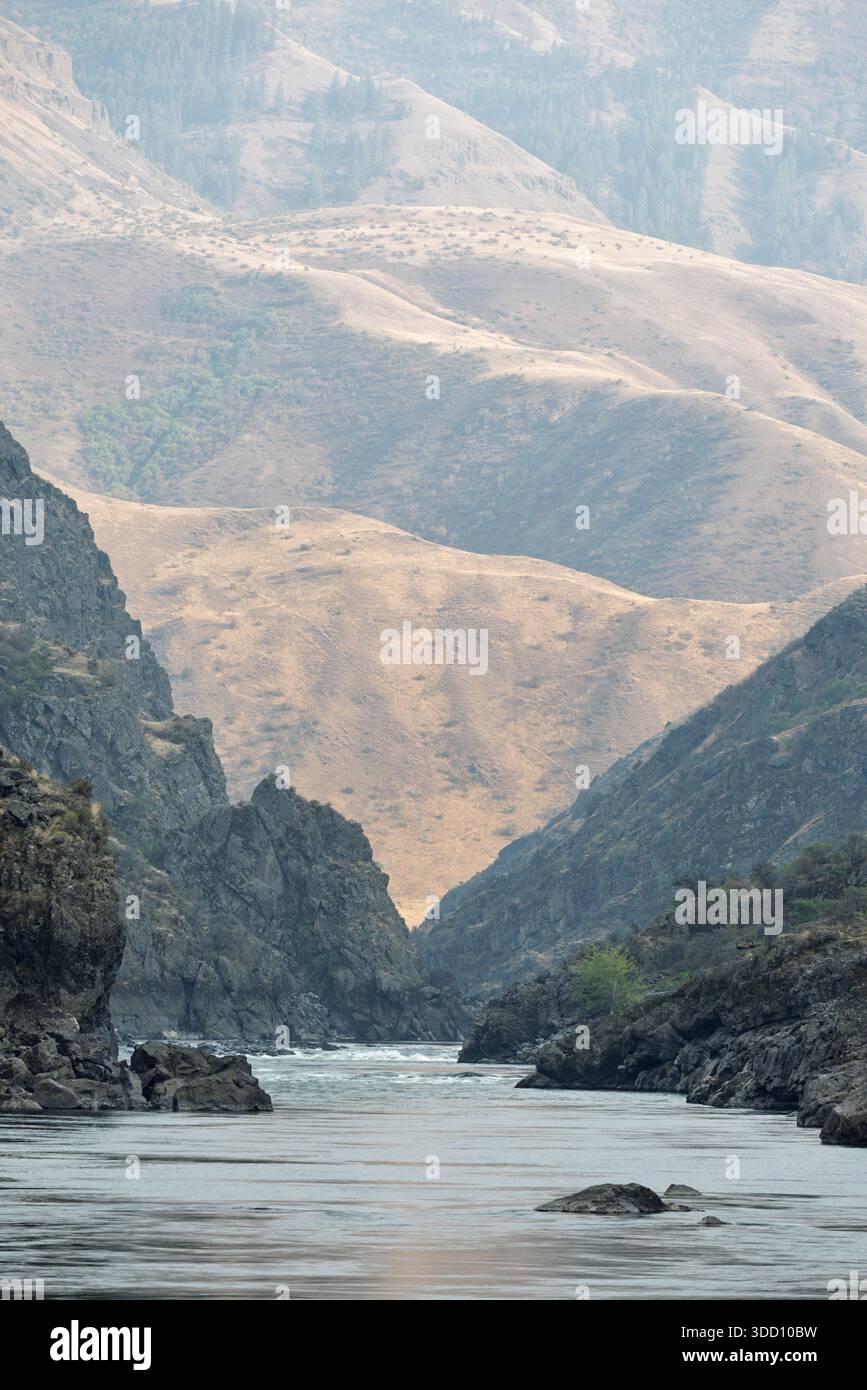 Il Lower Salmon River scorre attraverso Green Canyon, Idaho, USA. Foto Stock