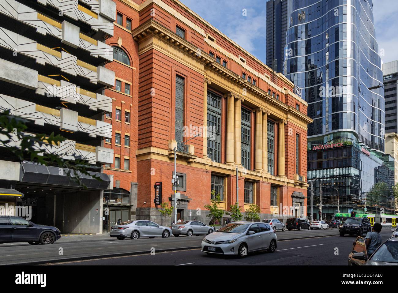 Grand facade dell'ex edificio mail Exchange in Spencer Street, Melbourne, Victoria, Australia, il 14 dicembre 2025 Foto Stock
