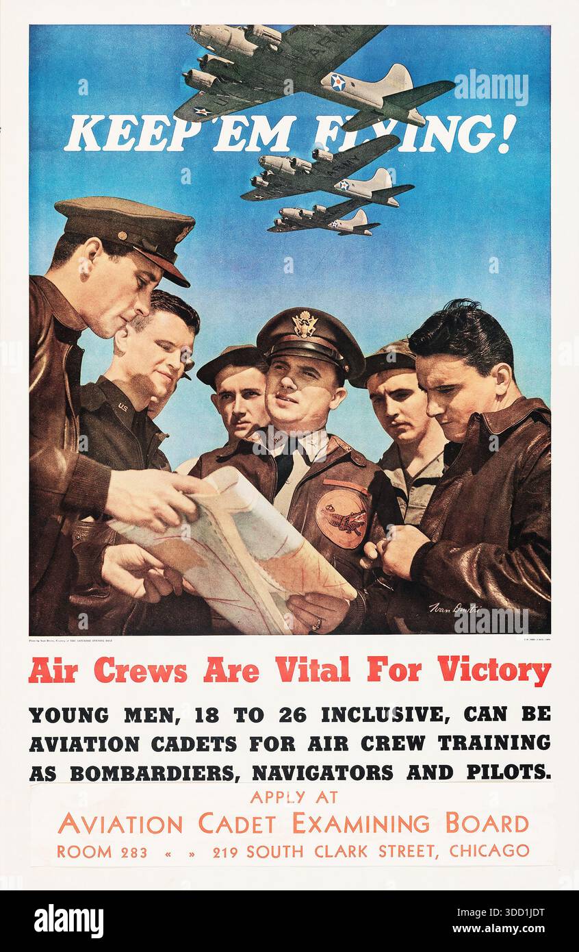 American World War II Propaganda poster (U.S. Government Printing Office, 1942). Poster di reclutamento - "Keep 'Em Flying! Gli equipaggi aerei sono fondamentali per il poster di reclutamento della vittoria - Ivan Dmitri Photography Foto Stock