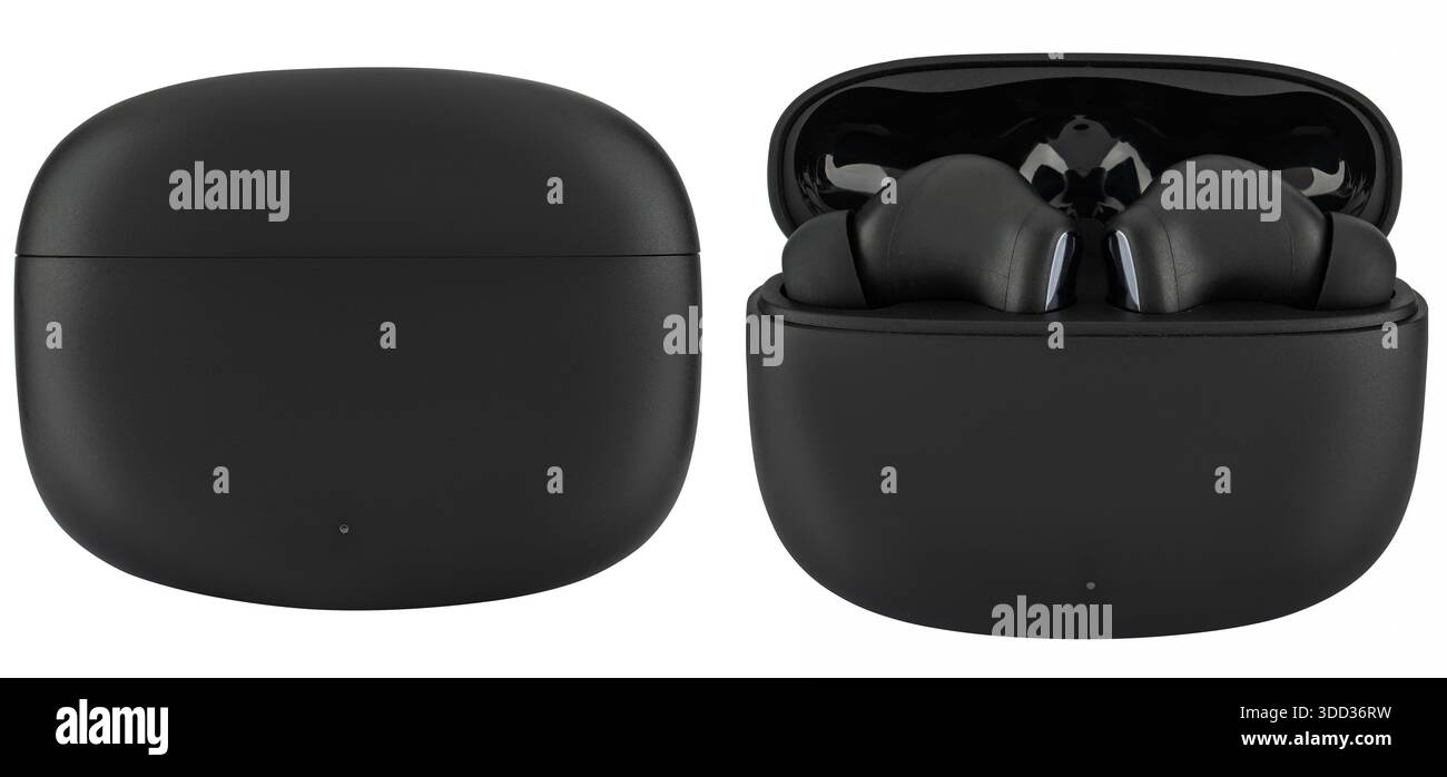 Auricolari wireless con cuscinetti ergonomici in un'elegante custodia nera con indicatore di ricarica. Su uno sfondo bianco in isolamento Foto Stock