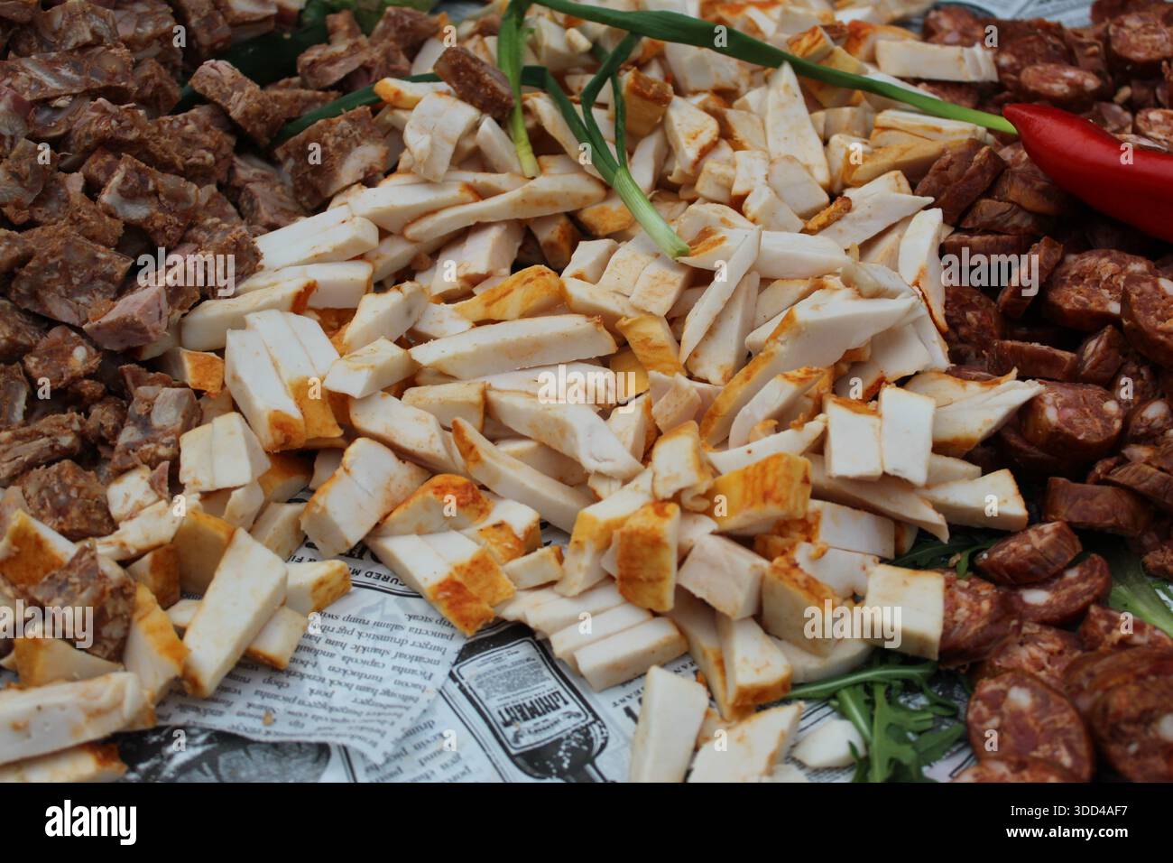 Piatti tradizionali di maiale rumeno preparati per una festa invernale Foto Stock