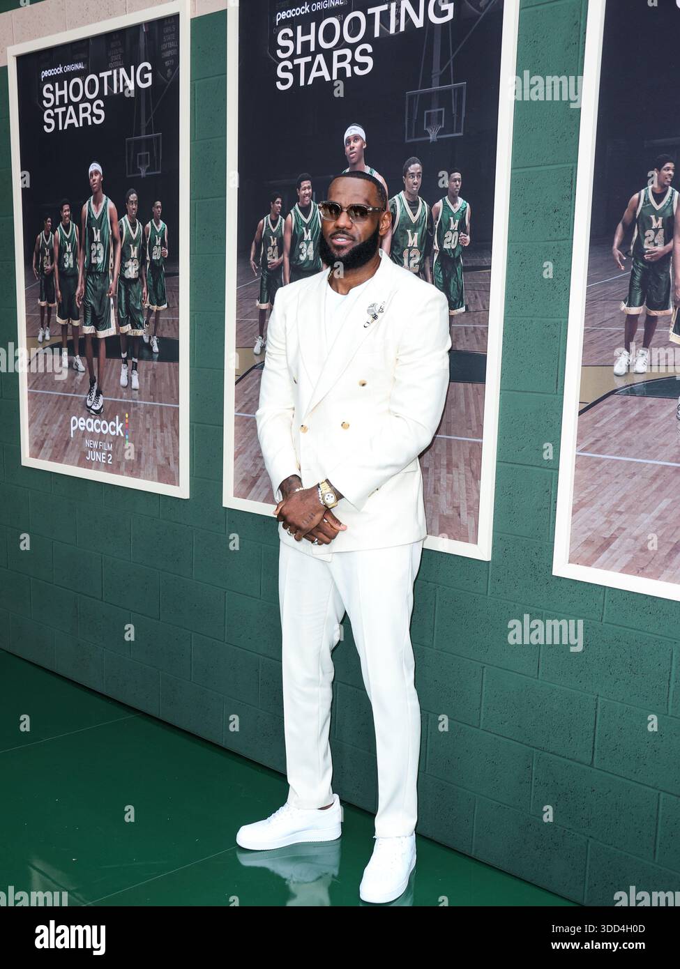 (FILE) LeBron James commenta di aver giocato nel suo ventesimo gioco di Natale: “Preferirei di gran lunga stare a casa con la mia famiglia”. WESTWOOD, LOS ANGELES, CALIFORNIA, USA - MAGGIO 31: Giocatore di basket professionista americano per i Los Angeles Lakers della National Basketball Association LeBron James arriva alla Los Angeles Premiere of Peacock's 'Shooting Stars' tenutasi al Regency Village Theatre il 31 maggio 2023 a Westwood, Los Angeles, California, Stati Uniti. (Foto di Xavier Collin/Image Press Agency) Foto Stock
