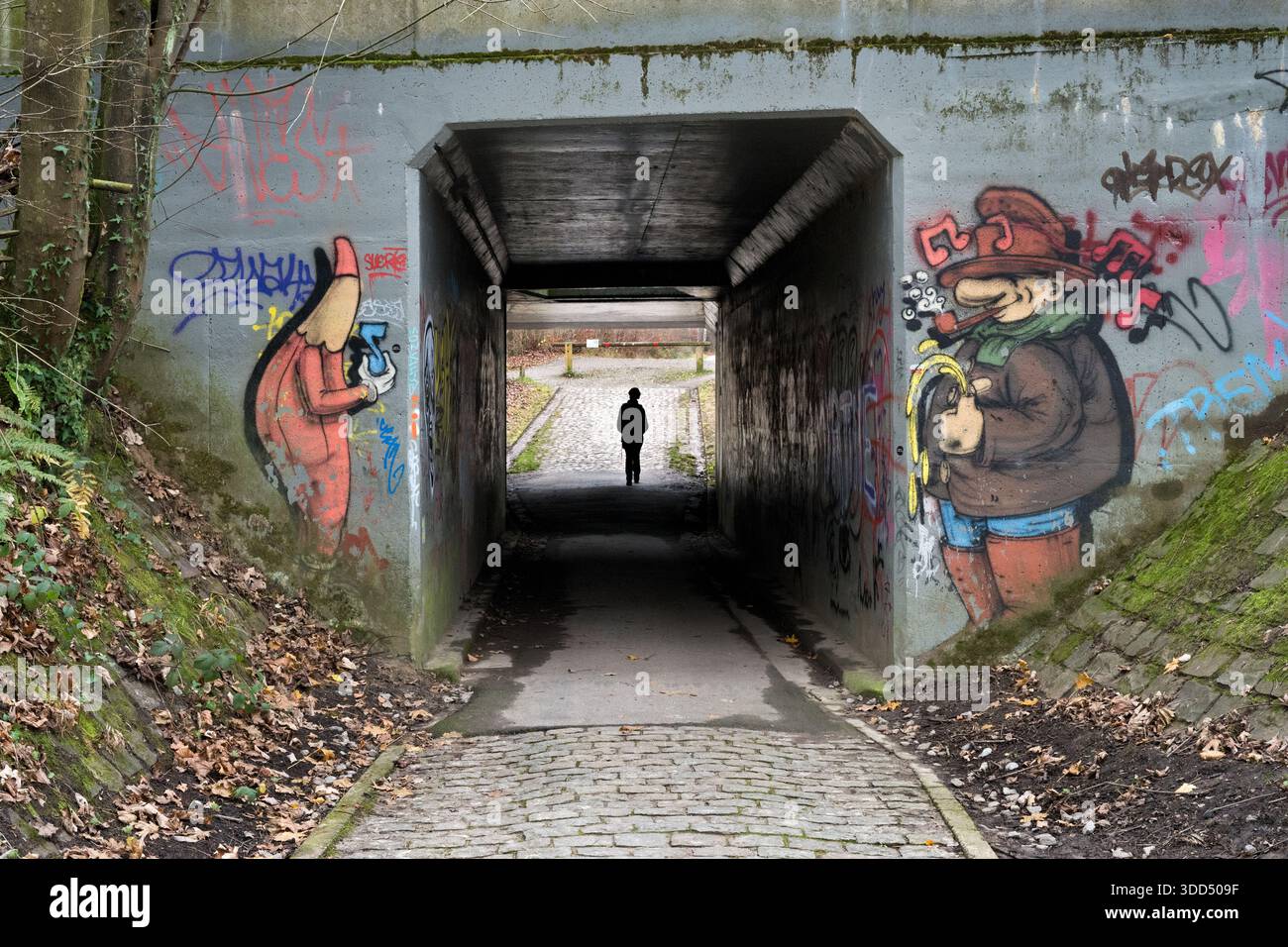 I graffiti coprirono la metropolitana nel parco della città di Bruxelles, in Belgio. Foto Stock