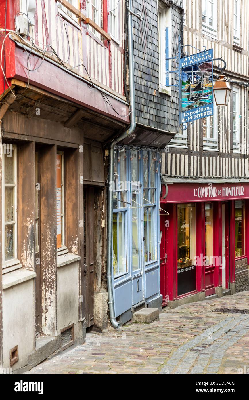Via medievale a Honfleur, Francia. 2025 Foto Stock