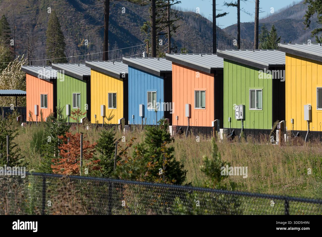 Case mobili colorate nel Lazy Days Mobile Home & RV Park, Lane County, Oregon, Stati Uniti. Foto Stock