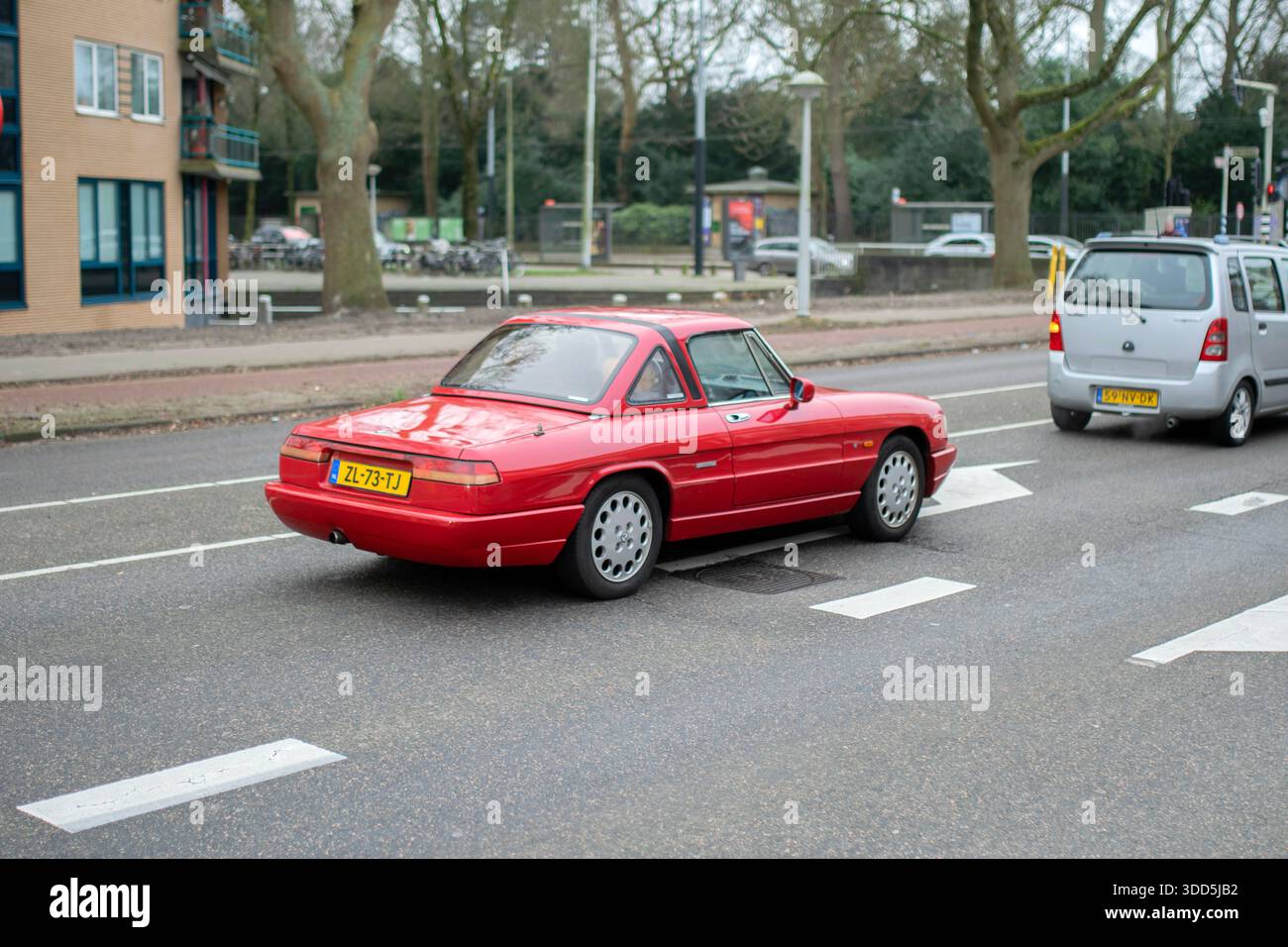 Una Alfa Romeo Spider 2,0 U9 rossa ad Amsterdam Paesi Bassi 27-12-2025 Foto Stock
