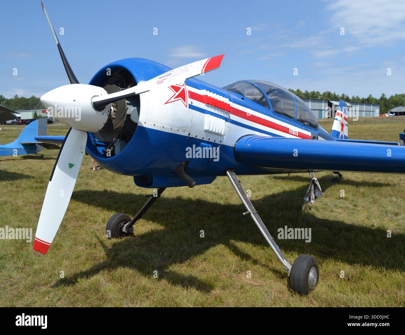 Eccellente velivolo aerobatico, Sukhoi su-29, in mostra presso l'aeroporto municipale di Plymouth, Massachusetts, Stati Uniti Foto Stock