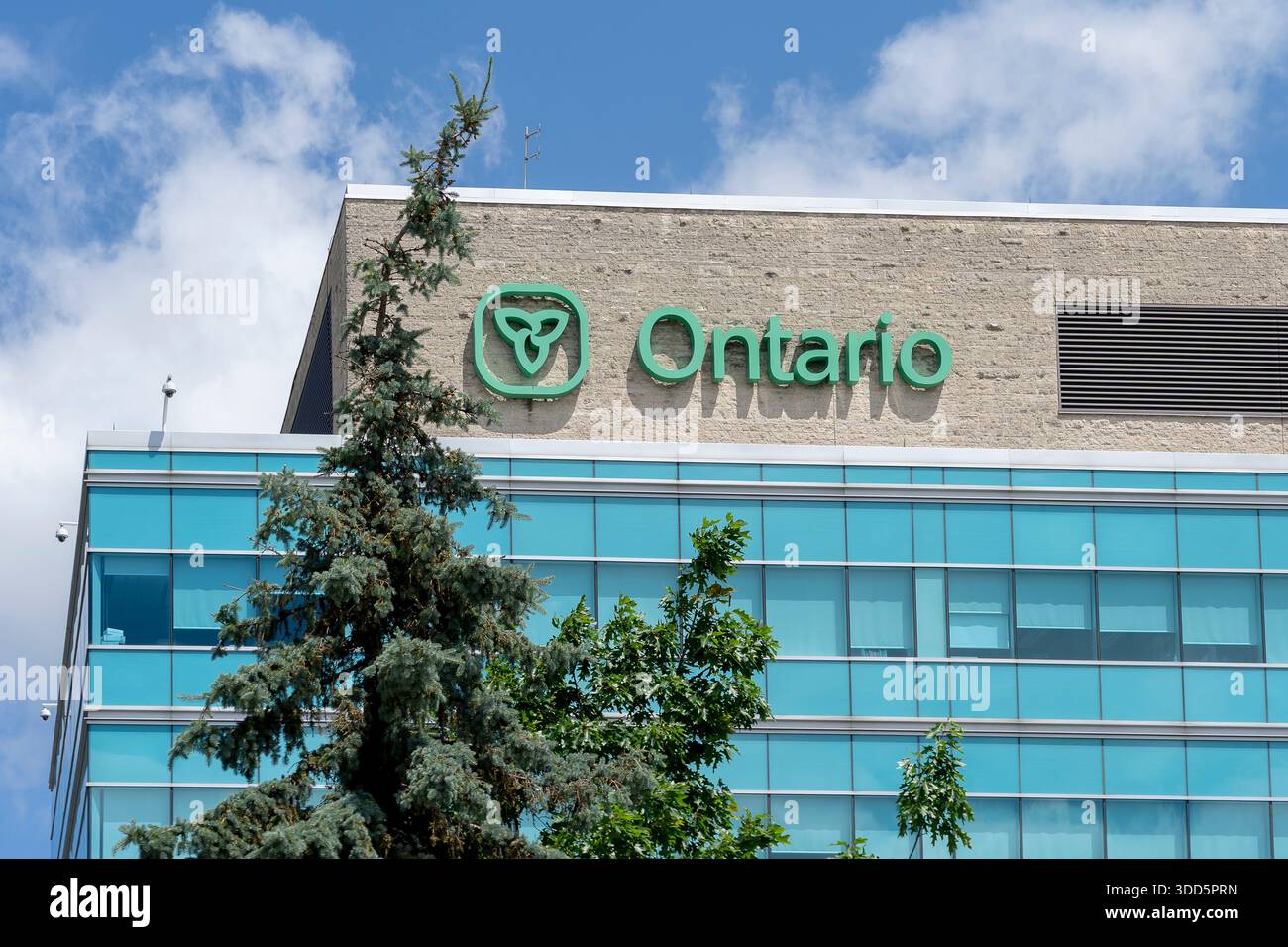Insegna e logo del governo dell'Ontario sull'edificio OMAFRA a Guelph, Ontario, Canada. Foto Stock