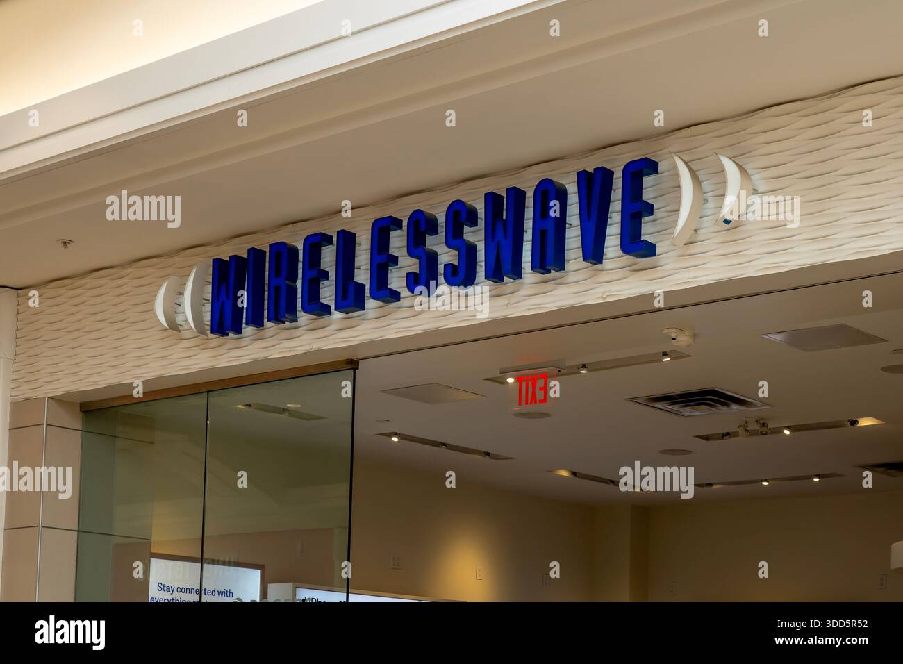 Il negozio WirelessWave firma in un centro commerciale a Richmond Hill, ON, Canada, il 16 settembre 2020 Foto Stock