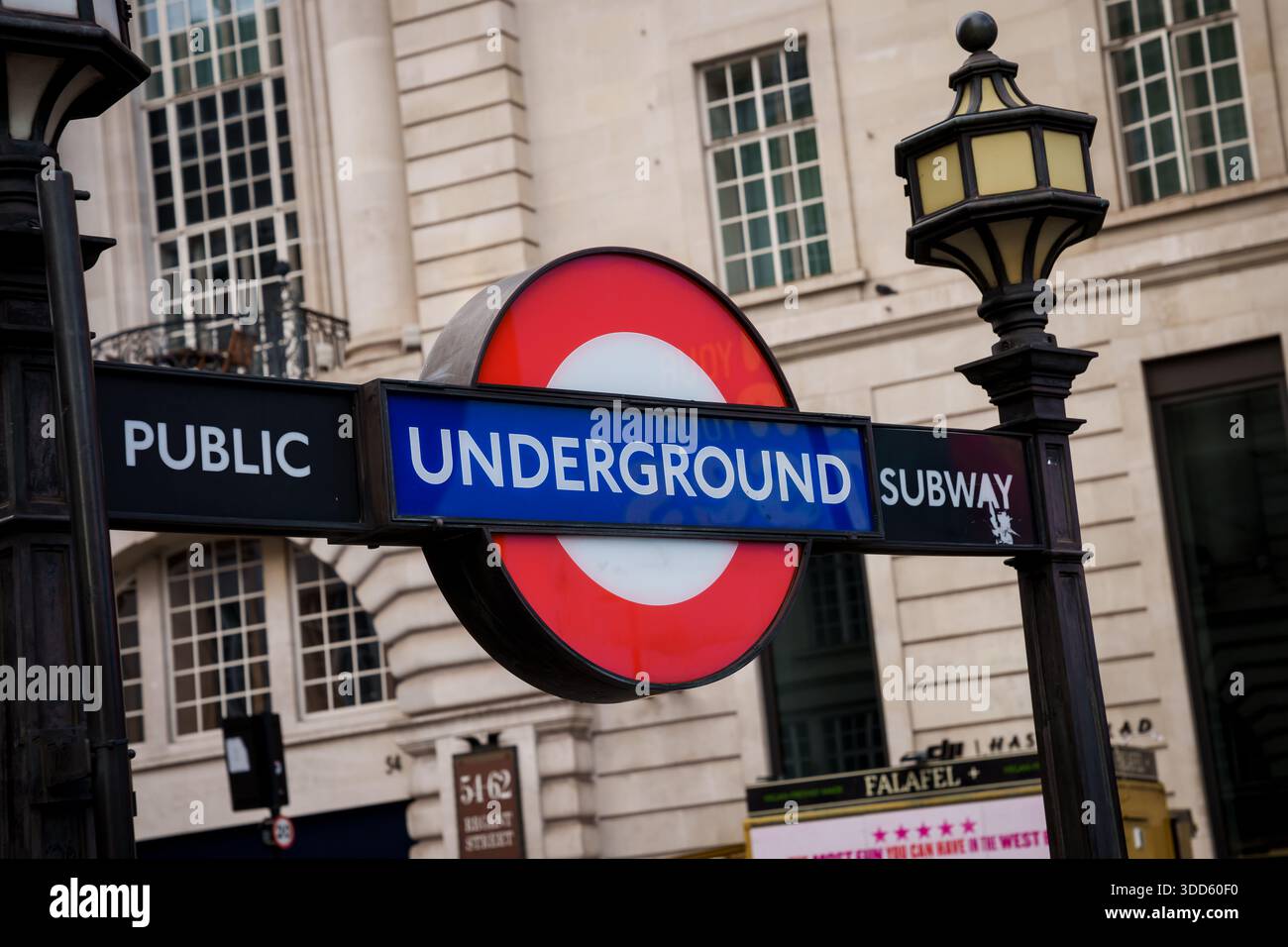 LONDRA, REGNO UNITO. 15 febbraio 2025. Metropolitana di Londra, nota anche come Tube. Logo della metropolitana. Foto Stock
