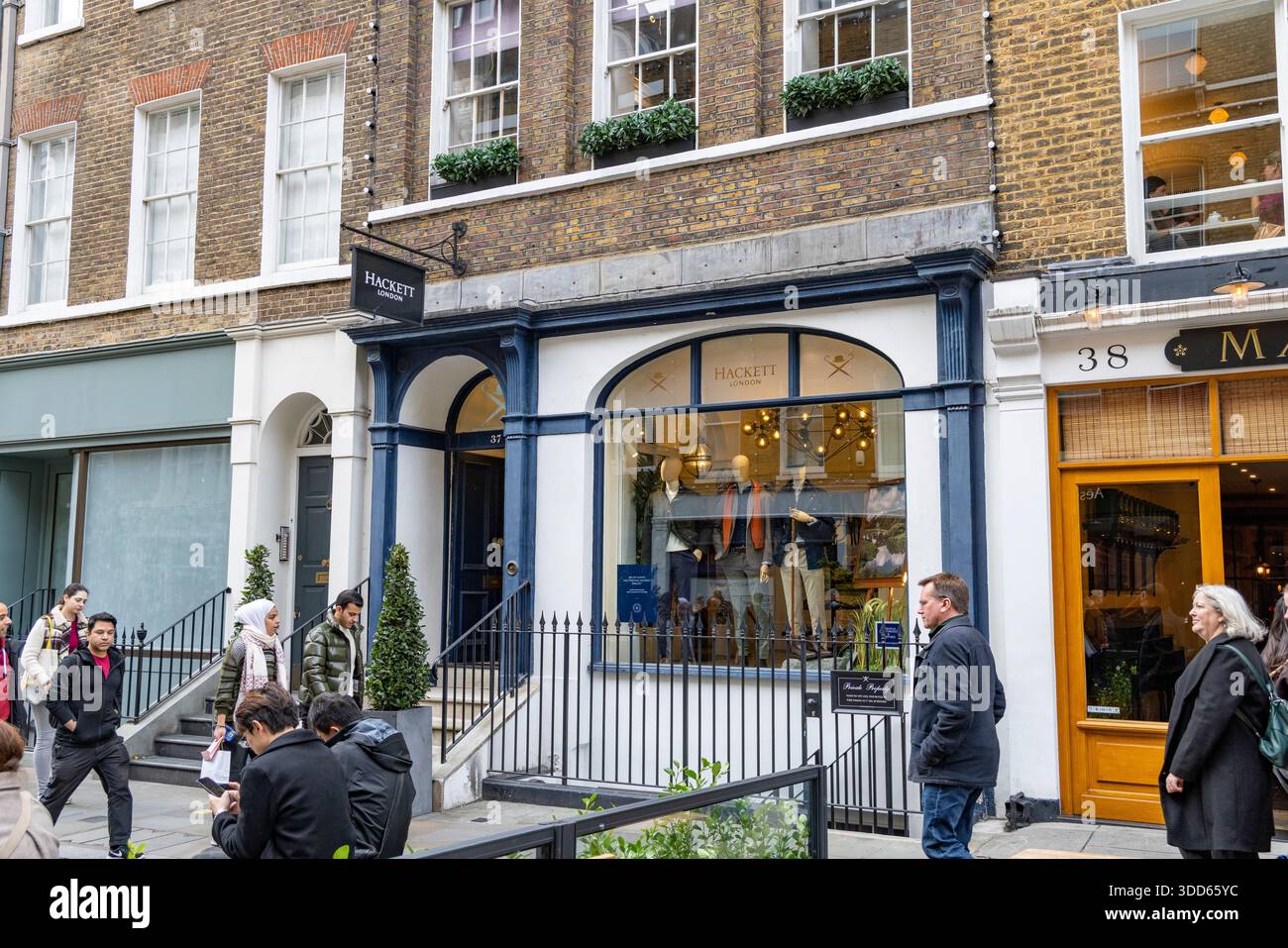 Hackett London, negozio di abbigliamento casual e abbigliamento da uomo di lusso a King Street, Covent Garden, Londra, Inghilterra Foto Stock
