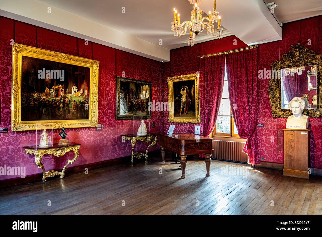 Interno del museo Maison de Victor Hugo, ex casa dello scrittore, con camere decorate progettate dallo stesso Hugo, in Place des Vosges, Parigi, Francia Foto Stock