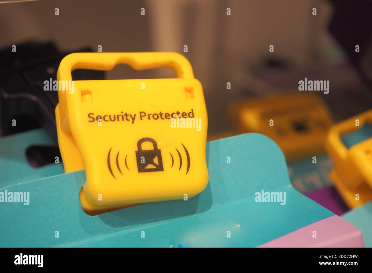 Dispositivo di sicurezza visualizzato in un punto vendita per le misure di sicurezza Foto Stock